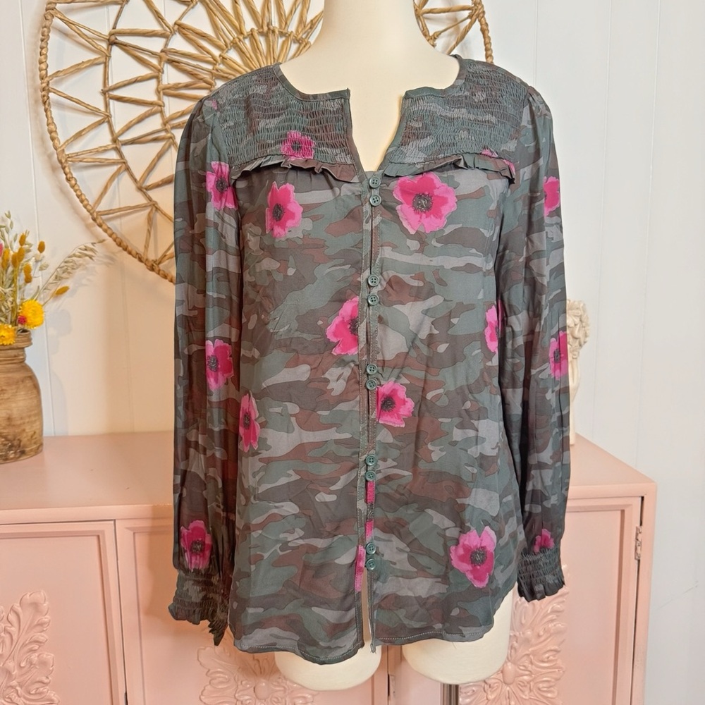 beachlunchlounge Gray‎ and Pink Floral Blouse